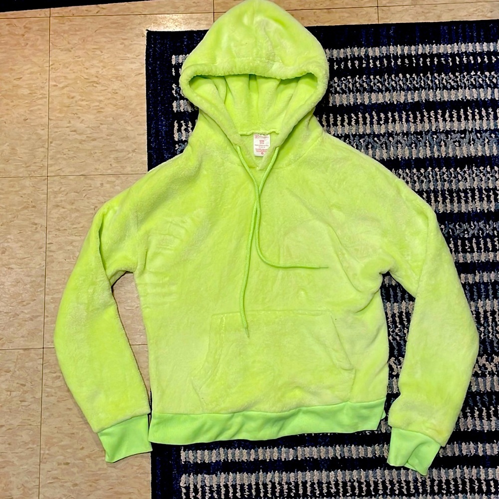 Super cute and super soft half sweater!